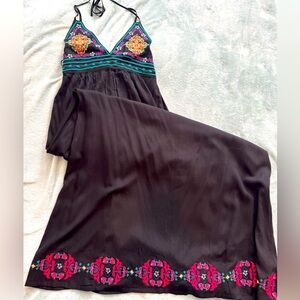 New black maxi dress. With a halter tie around the neck and ties on the black.